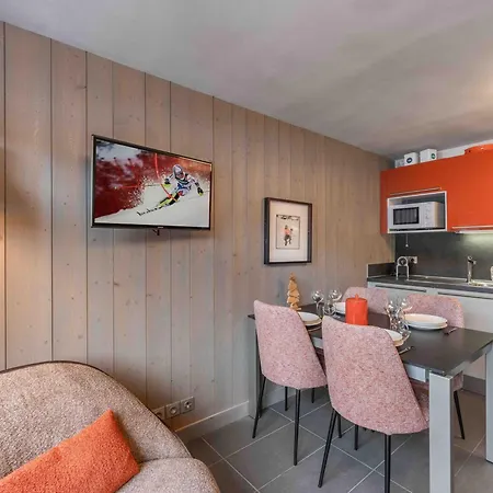 Appartement Spacieux Contemporain à Avec Parking Et Wifi - Fr-1-563-99 Courchevel