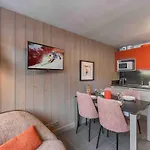 Apartment Spacieux Contemporain A Avec Parking Et Wifi - Fr-1-563-99 Courchevel