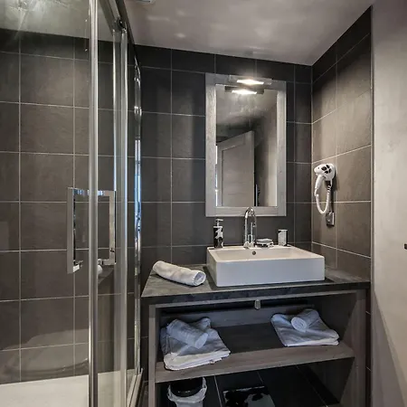 Apartment Spacieux Contemporain A Avec Parking Et Wifi - Fr-1-563-99